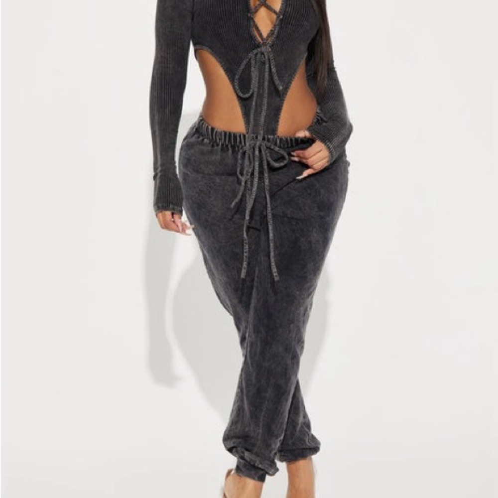 Fashion Nova Bodysuit Pants Set with High Waist and Relaxed Fit
